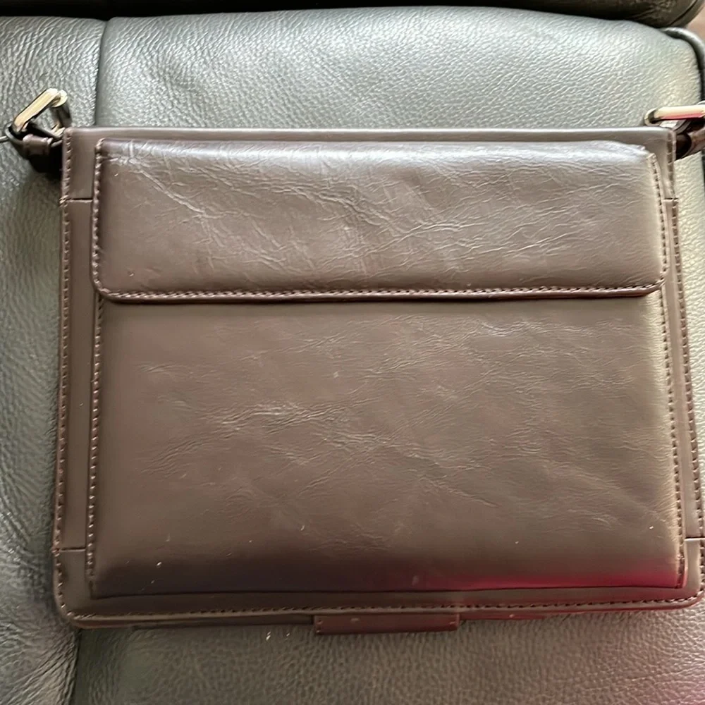 Best Motion Tablet Case Crossbody Brown Interior Card Slots Shoulder Strap - Picture 4 of 11